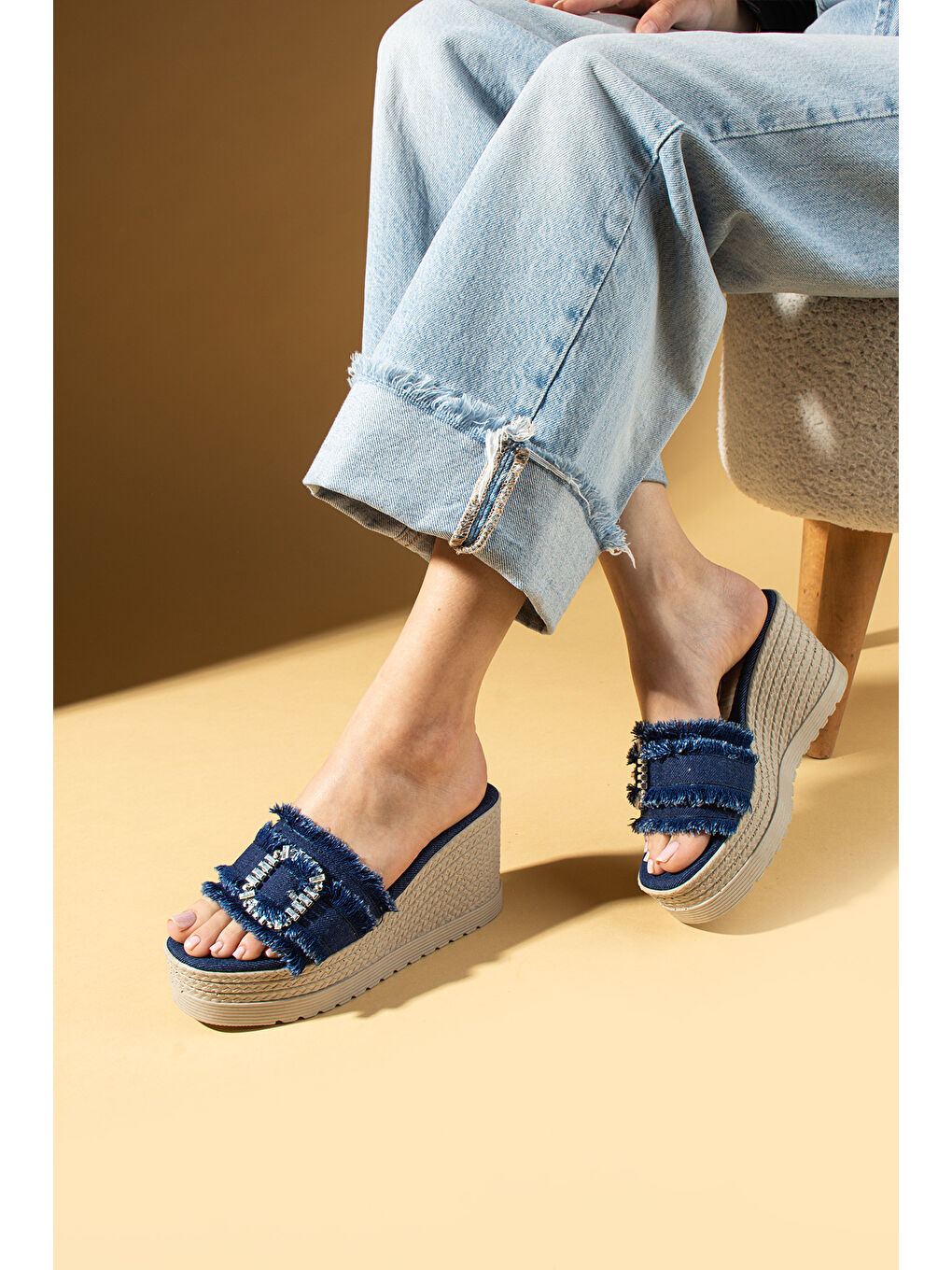 Lacivert Dolgu Topuklu Kumaş Bantlı Tokalı Kadın Terlik 59-98-25Keten-1