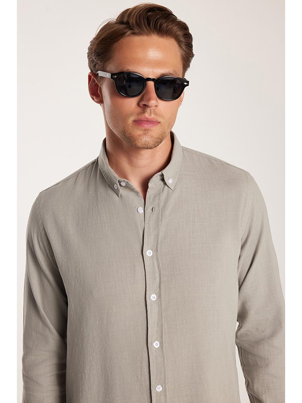Erkek Slim Fit Dar Kesim %100 Pamuk Keten Doku Düğmeli Yaka Gri Gömlek-2