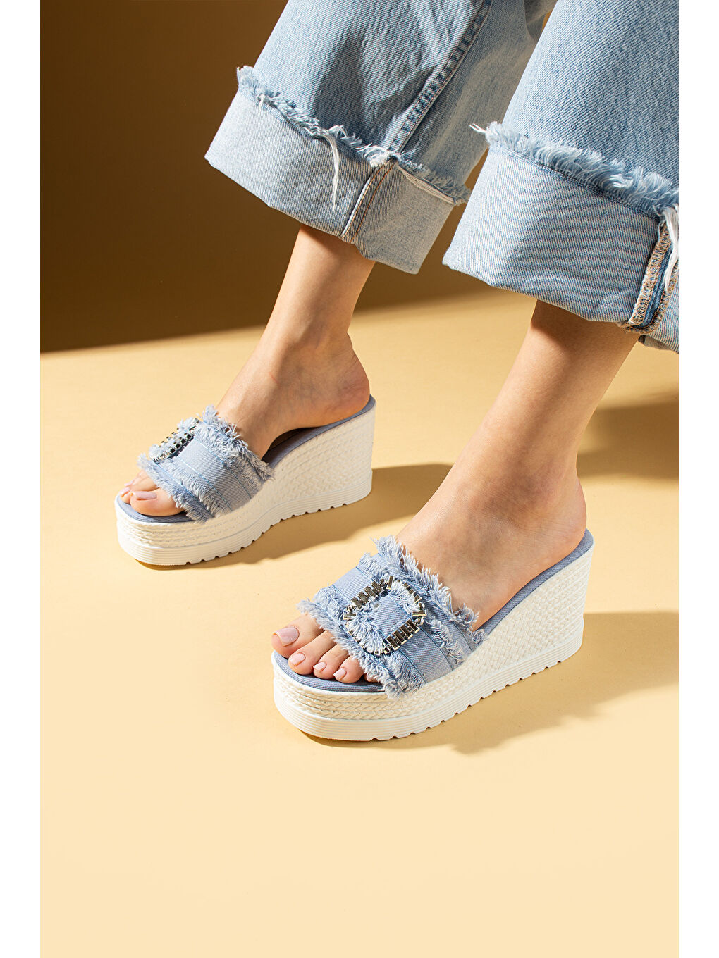 Mavi Dolgu Topuklu Kumaş Bantlı Tokalı Kadın Terlik 59-98-25Keten