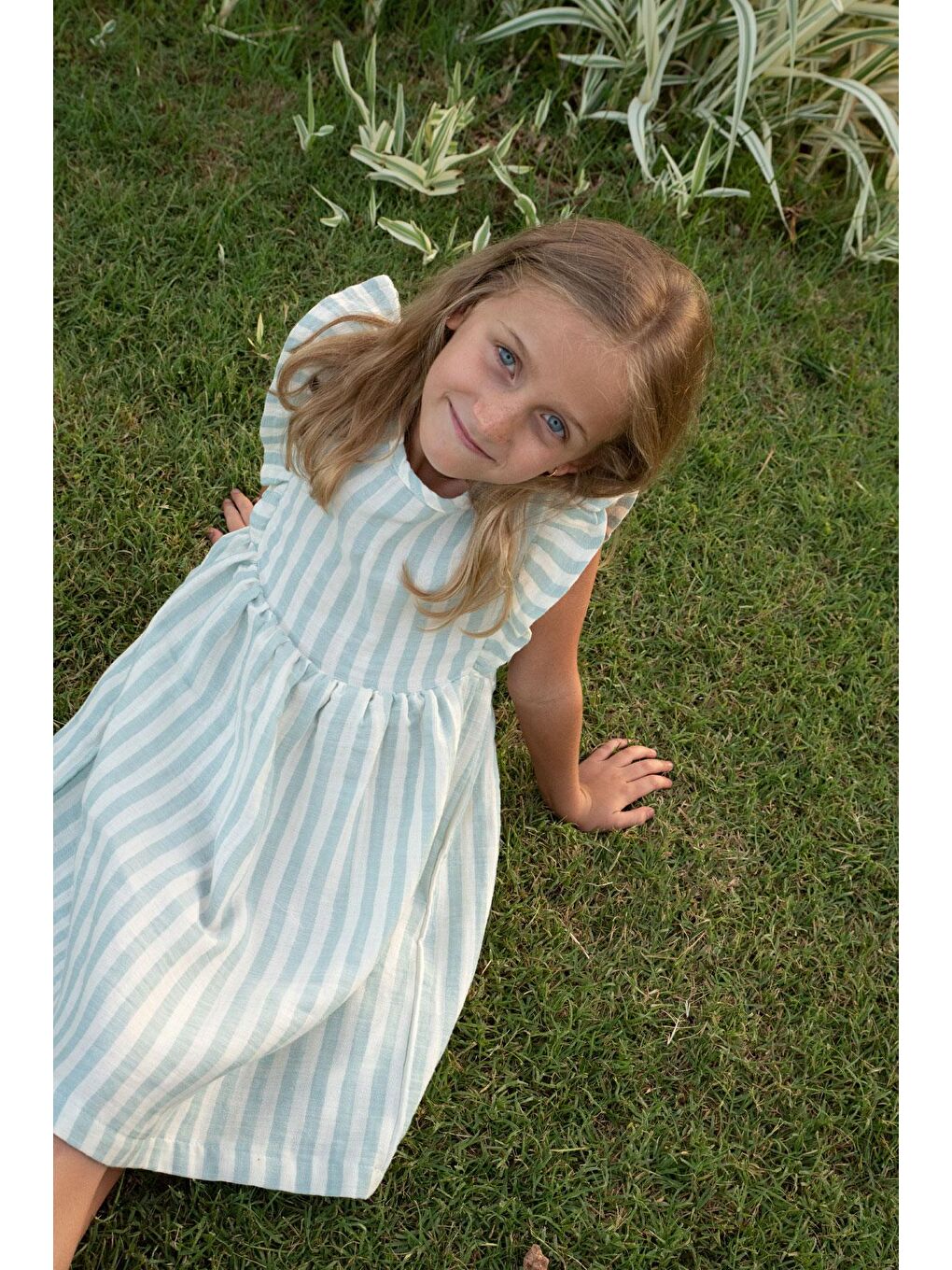 Kız Çocuk Elbise Arkası Düğme Detaylı Kol Kısmı Fırfırlı Ekru (3-8 Yaş)-3