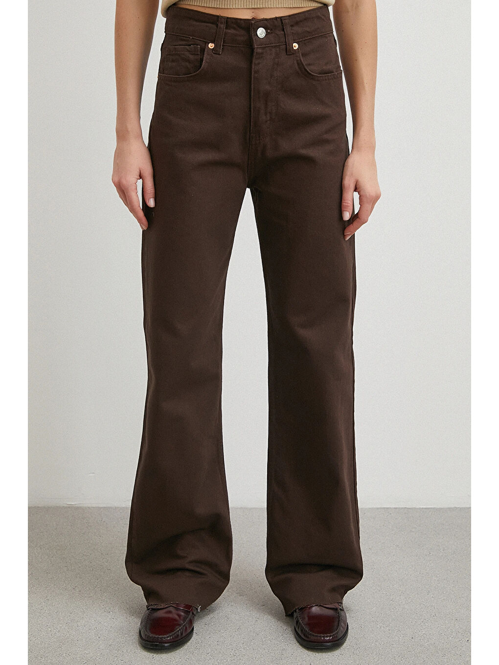 Karışık Yüksek Bel Kesik Boru Paça Jean Kahve-4