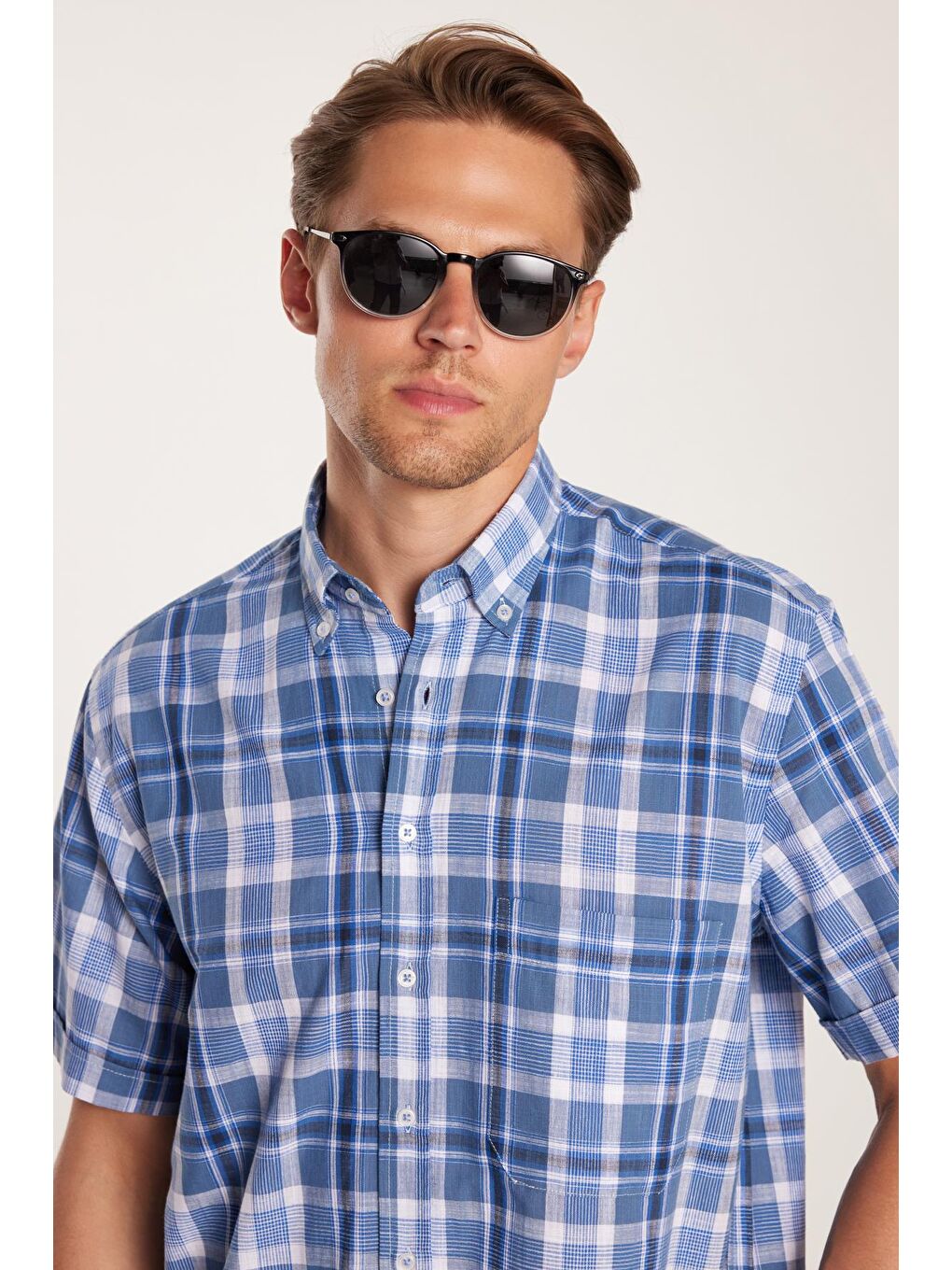 Karışık Erkek Regular Fit Klasik Kesim %100 Pamuk Keten Doku Cepli Kareli Kısa Kollu Düğmeli Yaka Gömlek-1