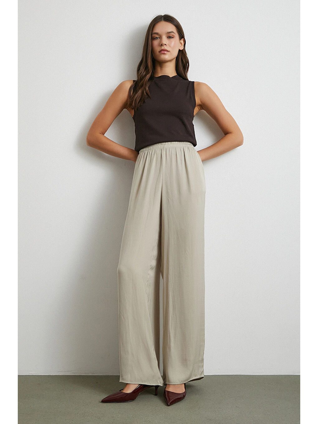 Bej Beli Lastikli Dökümlü Geniş Paça Pantolon Taş