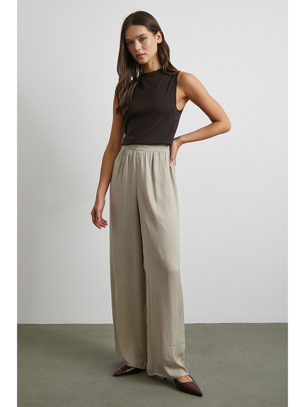 Bej Beli Lastikli Dökümlü Geniş Paça Pantolon Taş-1