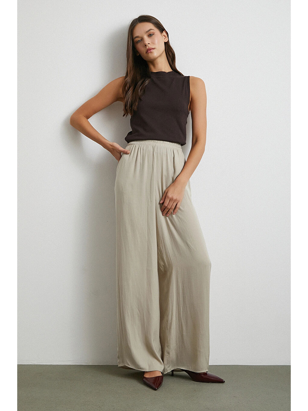 Bej Beli Lastikli Dökümlü Geniş Paça Pantolon Taş-3