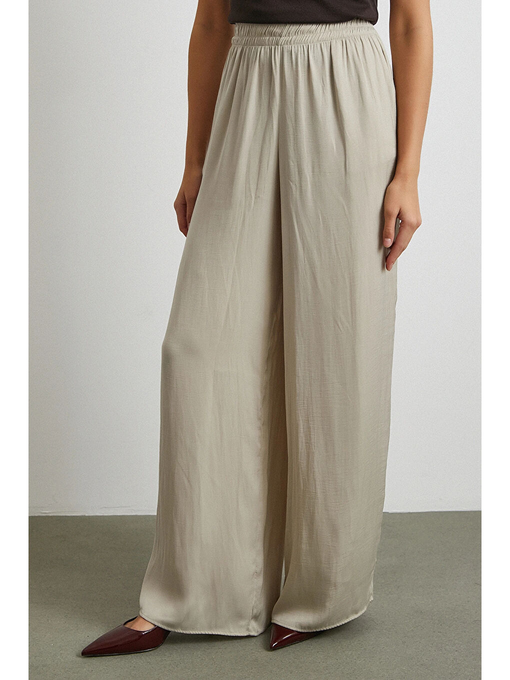 Bej Beli Lastikli Dökümlü Geniş Paça Pantolon Taş-4