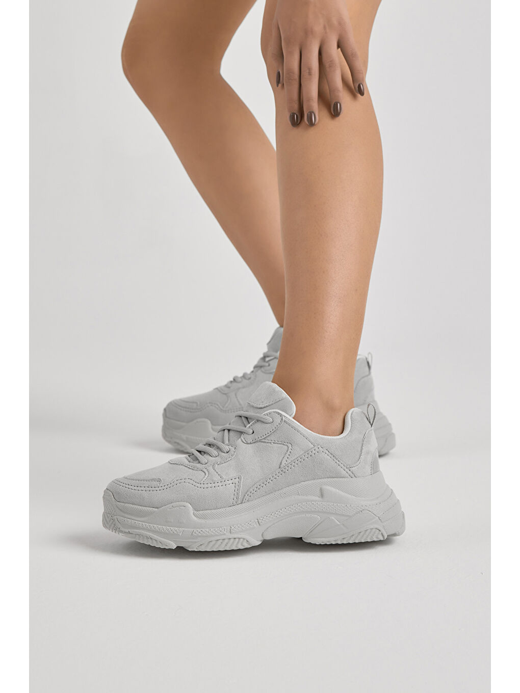 Kadın Gri Süet Yüksek Taban Bağcıklı Spor Ayakkabı