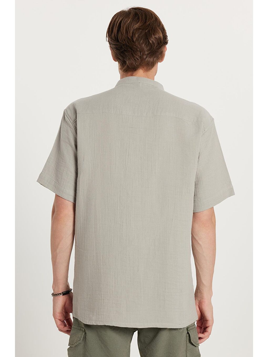 Erkek Relax Fit Rahat Kesim %100 Pamuk Müslin Kumaş Kısa Kollu Spor Hakim Yaka Gri Gömlek-4