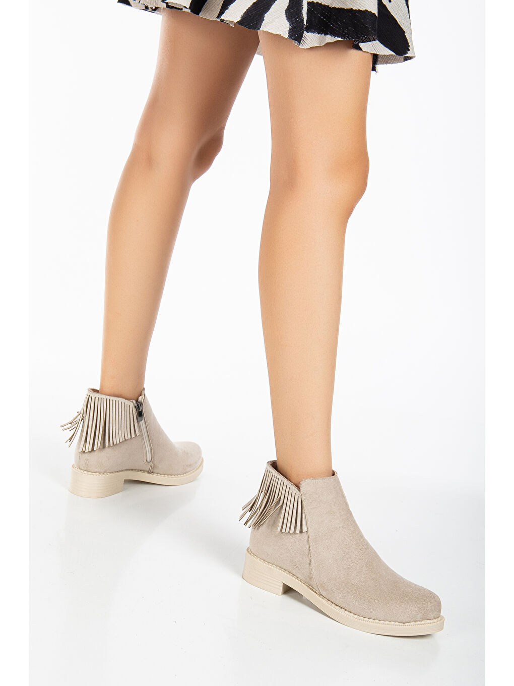 Bej Kadın Ten Süet Termo Taban Püskül Detaylı Fermuarlı Kısa Topuklu Bot-1