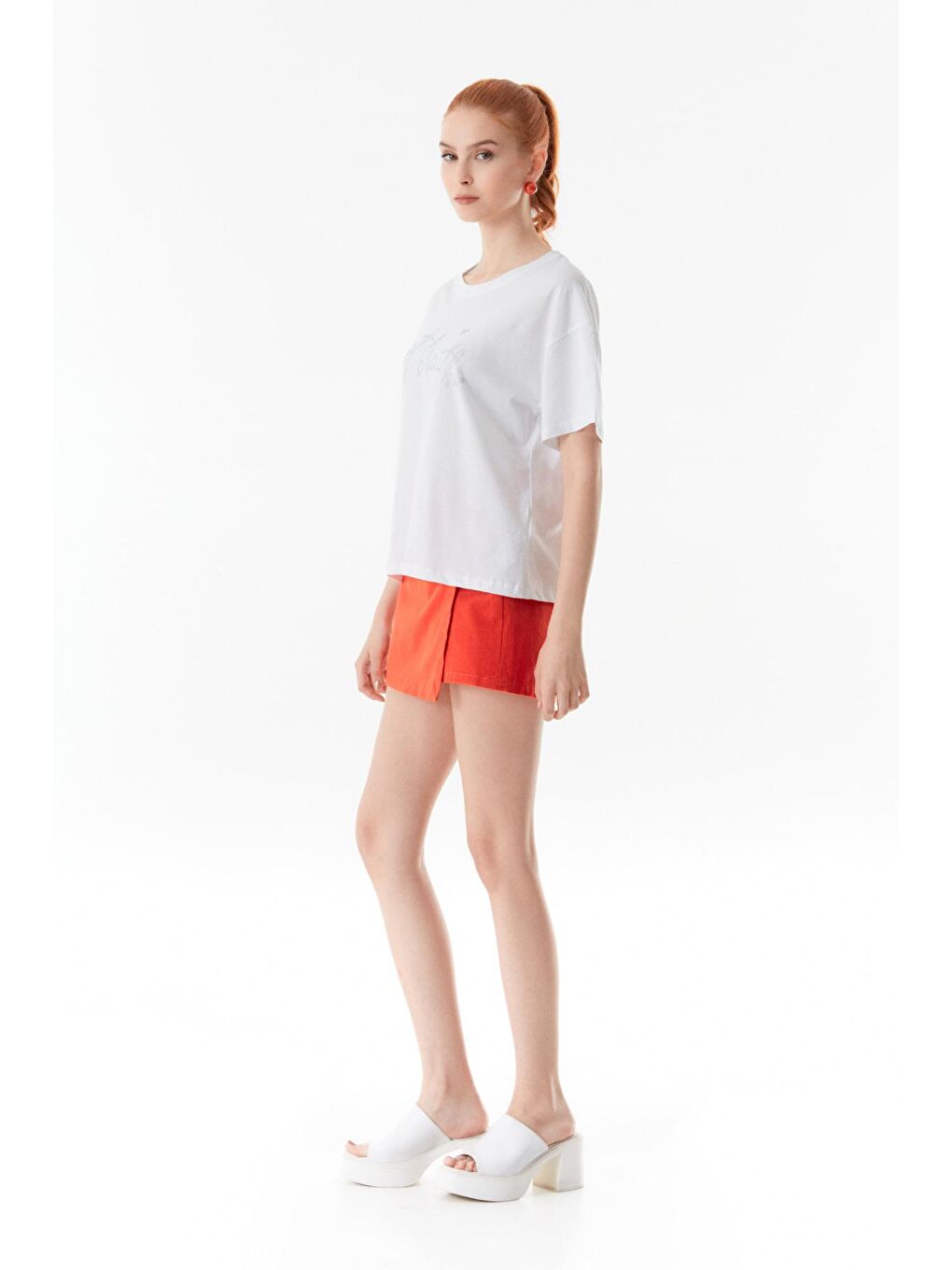 Beyaz Baskılı Bisiklet Yaka Tişört-2