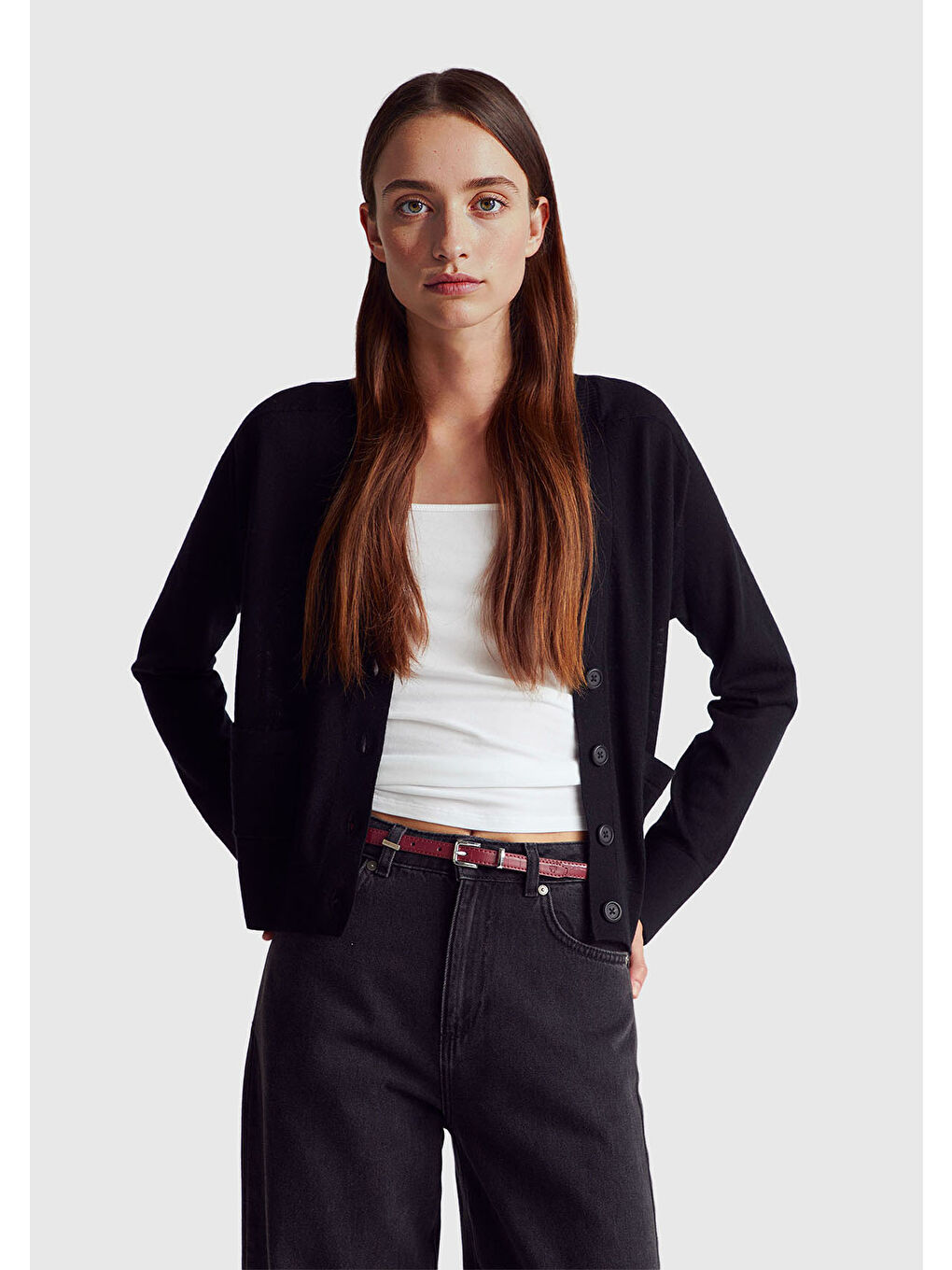 Siyah Kadın Sİyah %100 Yün Önü Cep Detaylı Düğmeli V Yaka Hırka