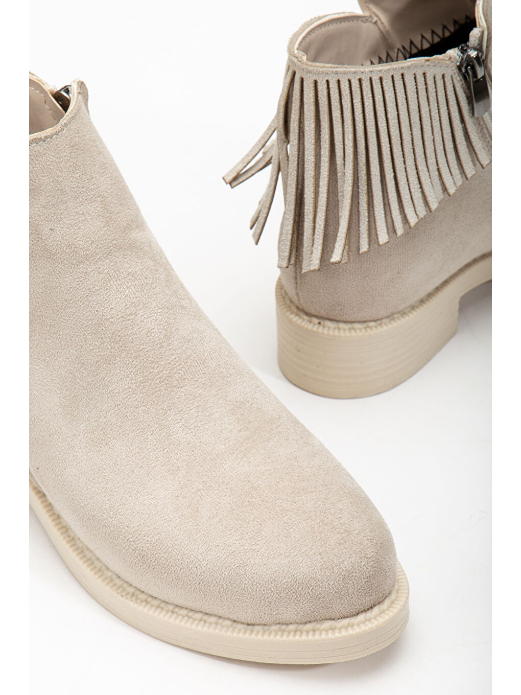 Bej Kadın Ten Süet Termo Taban Püskül Detaylı Fermuarlı Kısa Topuklu Bot-3