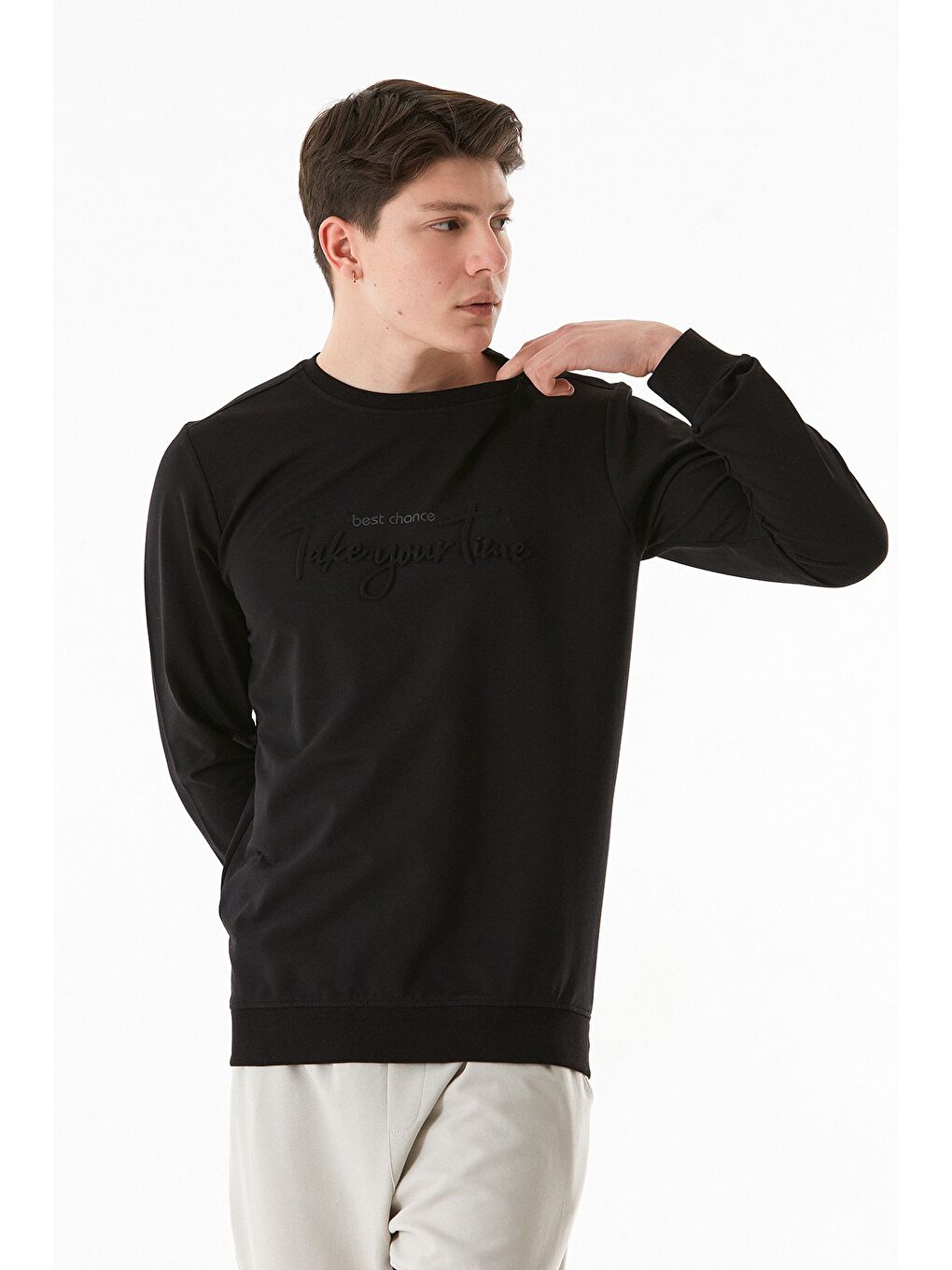 Siyah Yazı Kabartmalı Bisiklet Yaka Sweatshirt