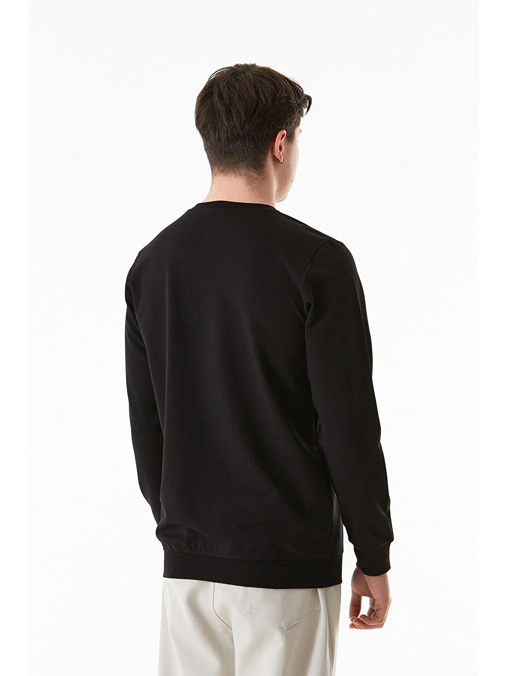 Siyah Yazı Kabartmalı Bisiklet Yaka Sweatshirt-3