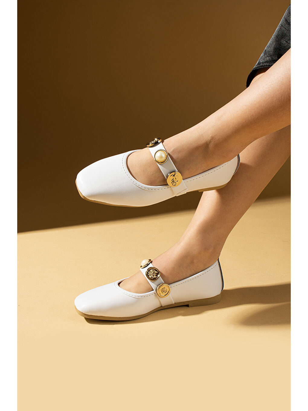 Beyaz İnci Detaylı Tek Bantlı Rahat Taban Kadın Babet 81-160-25-2