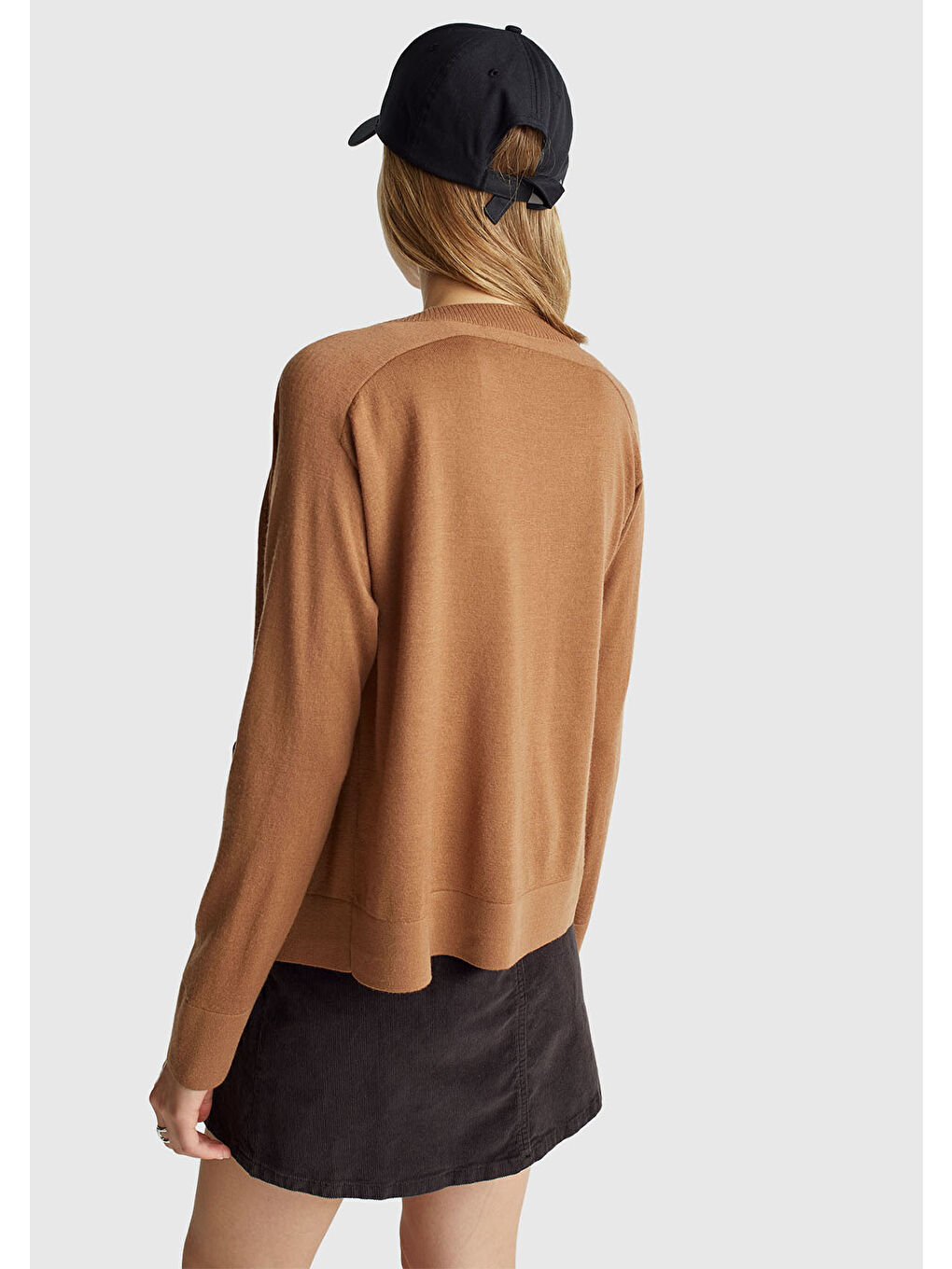 Kahverengi Kadın Taba  %100 Yün Önü Cep Detaylı Düğmeli V Yaka Hırka-2