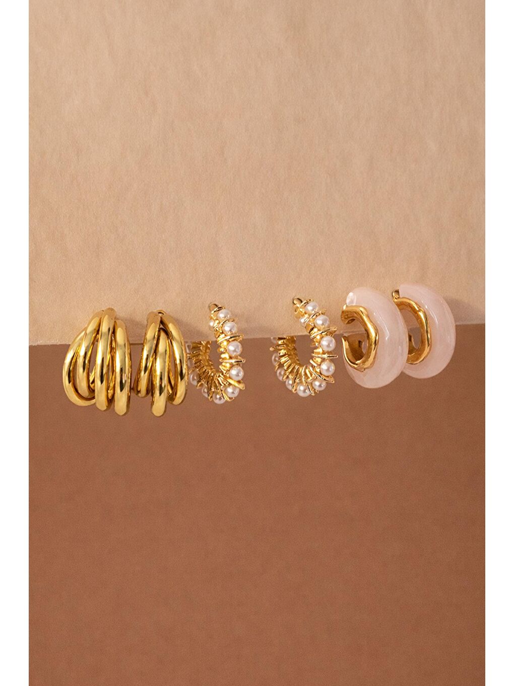 Sarı Sedef 6'lı İnci ve Akrilik Detaylı Halka Küpe Seti