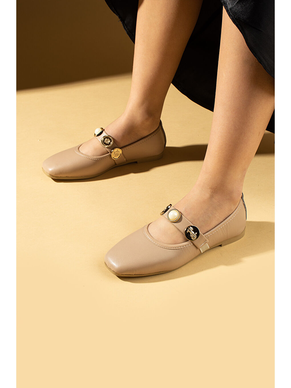 Bej İnci Detaylı Tek Bantlı Rahat Taban Kadın Babet 81-160-25