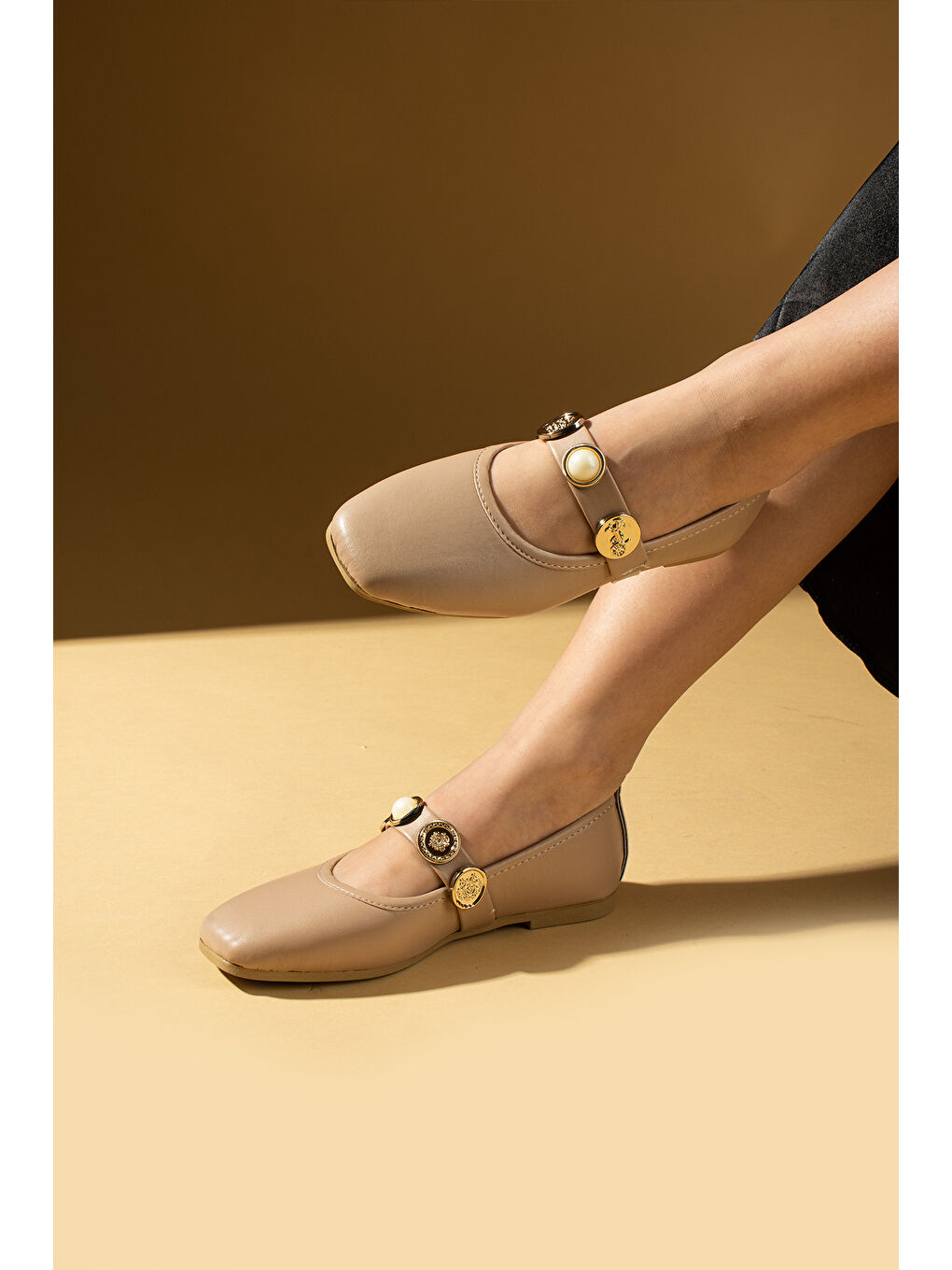 Bej İnci Detaylı Tek Bantlı Rahat Taban Kadın Babet 81-160-25-1