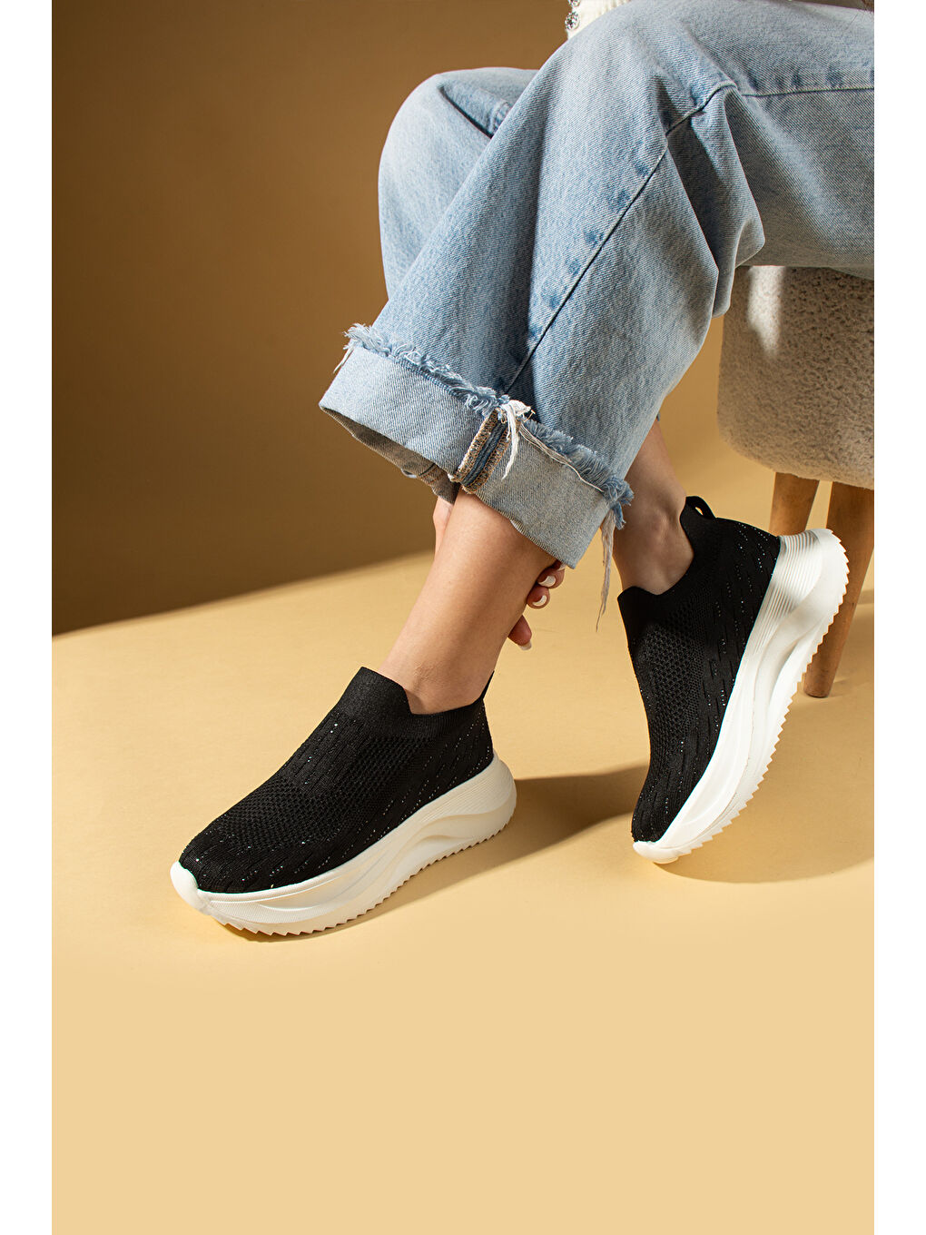 Siyah Taş Detaylı Triko Kalın Taban Kadın Sneaker 59-88-25-2