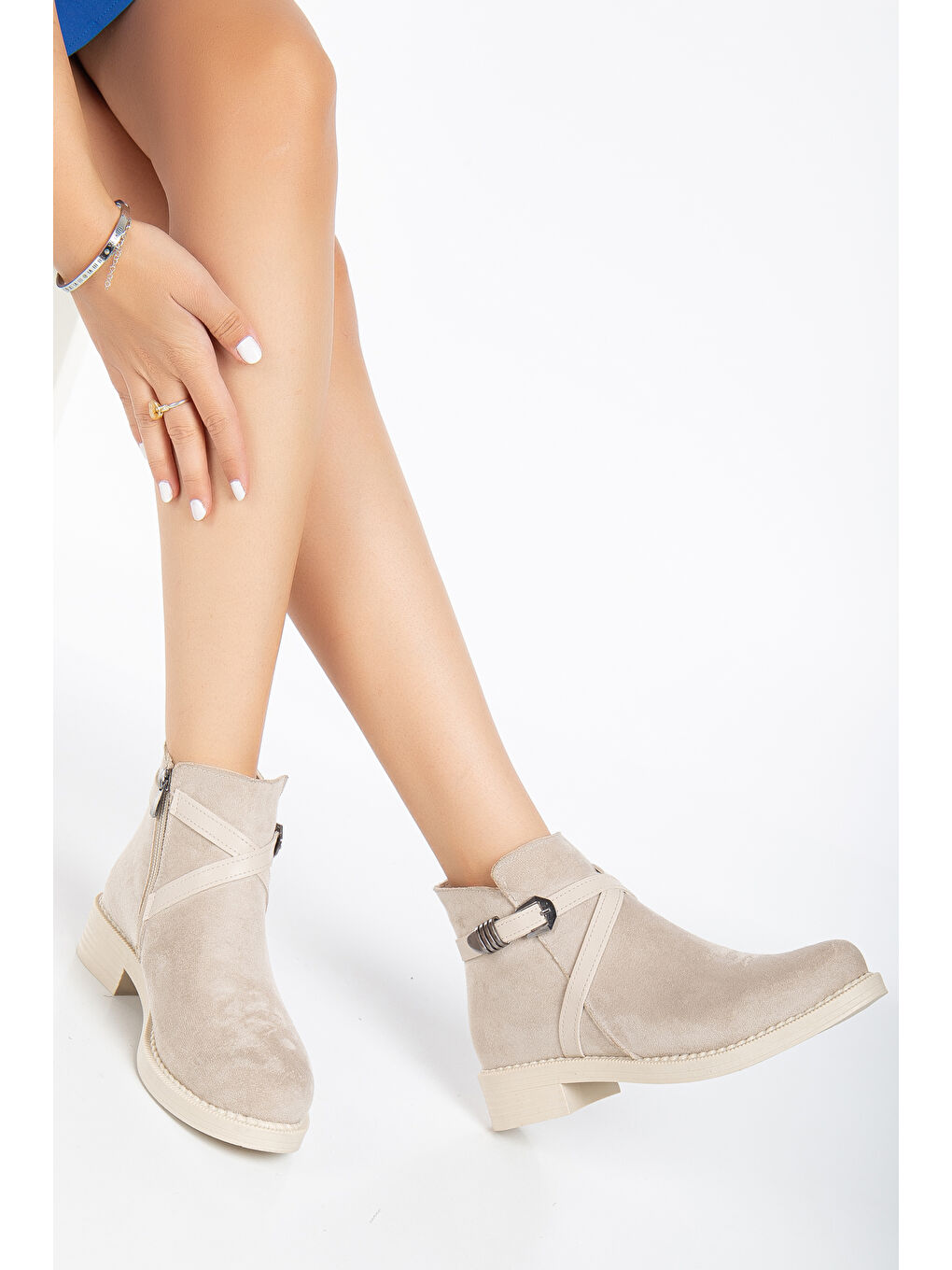 Bej Kadın Ten Süet Termo Taban Çapraz Bantlı Tokalı Fermuarlı Kısa Topuklu Bot-1
