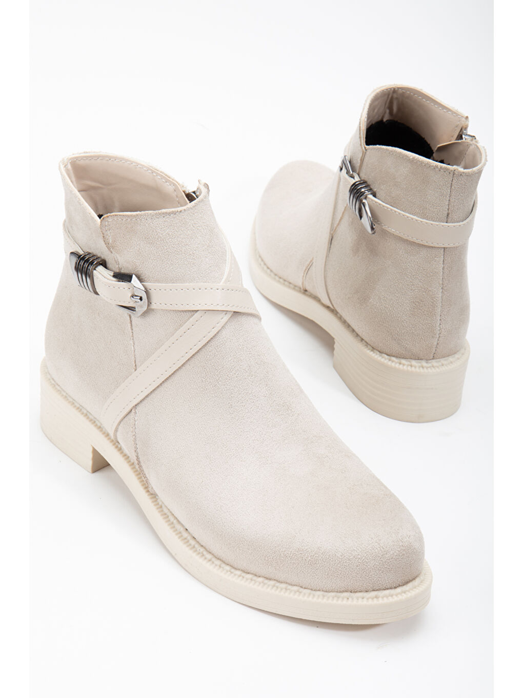 Bej Kadın Ten Süet Termo Taban Çapraz Bantlı Tokalı Fermuarlı Kısa Topuklu Bot-2