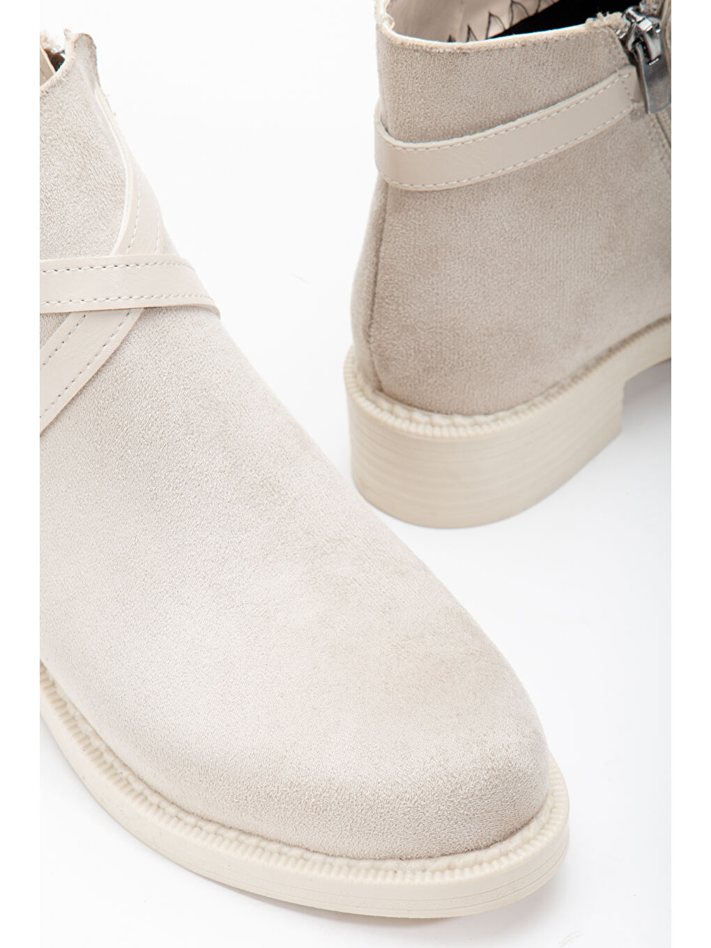 Bej Kadın Ten Süet Termo Taban Çapraz Bantlı Tokalı Fermuarlı Kısa Topuklu Bot-3