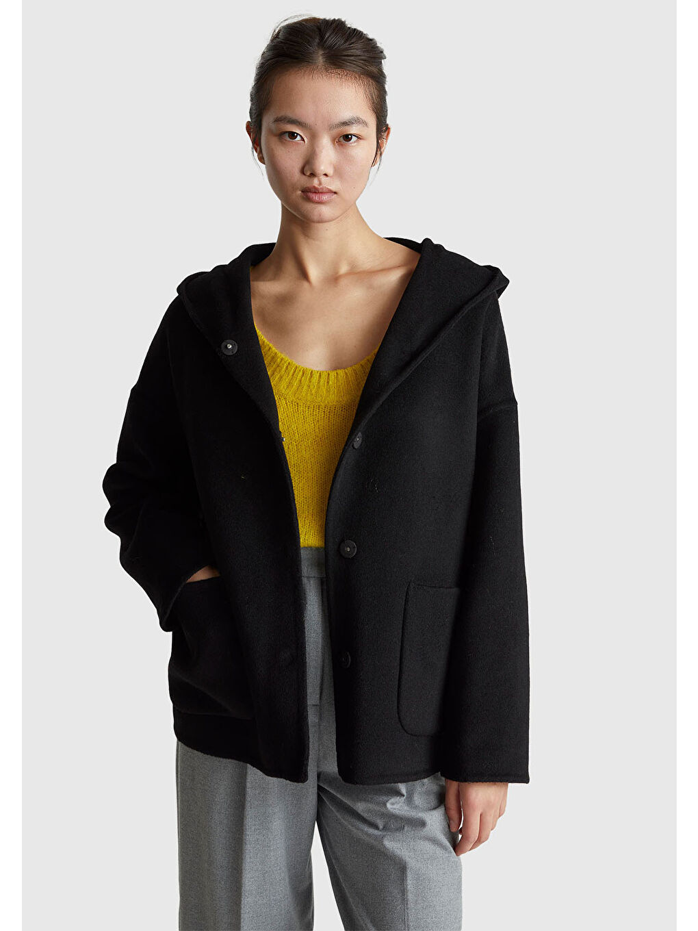 Kadın Siyah Yün ve Viskoz Karışımlı Çift Taraflı Cepli Kapüşonlu Palto