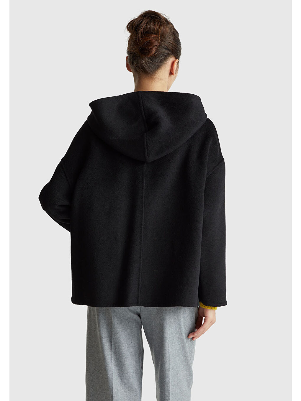 Kadın Siyah Yün ve Viskoz Karışımlı Çift Taraflı Cepli Kapüşonlu Palto-2