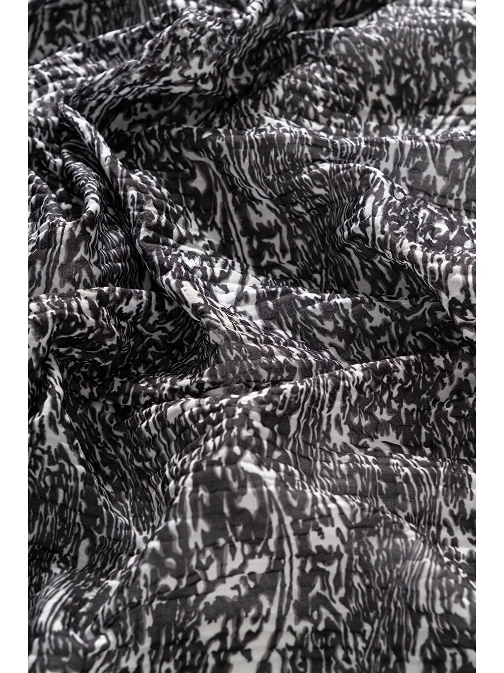 Siyah Kadın Tyana Müslin Şal-3