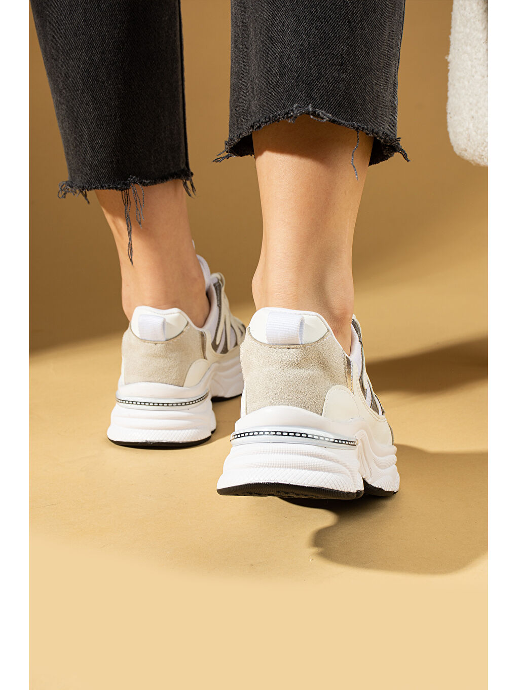 Beyaz Bağcıklı Rahat Taban Kadın Sneakers 36-873-25-2