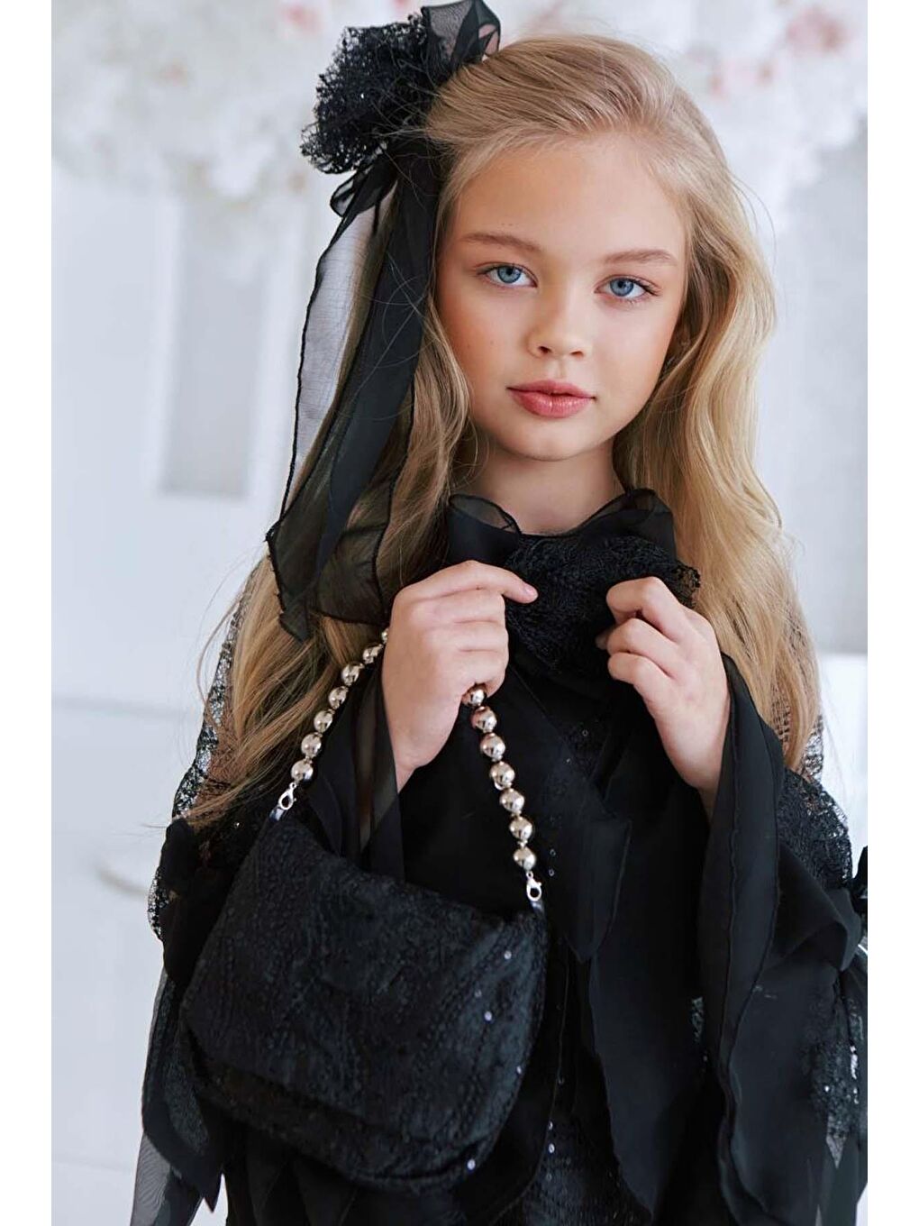Kız Çocuk Boydan Üzeri Dantel İşlemeli Fiyonk Detaylı İspanyol Kollu Siyah Elbise-3