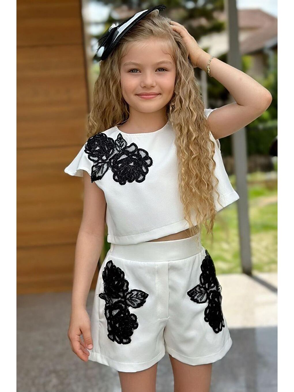 Kız Çocuk Omzu Düğmeli Çiçek İşlemeli Beyaz Şortlu Takım-2