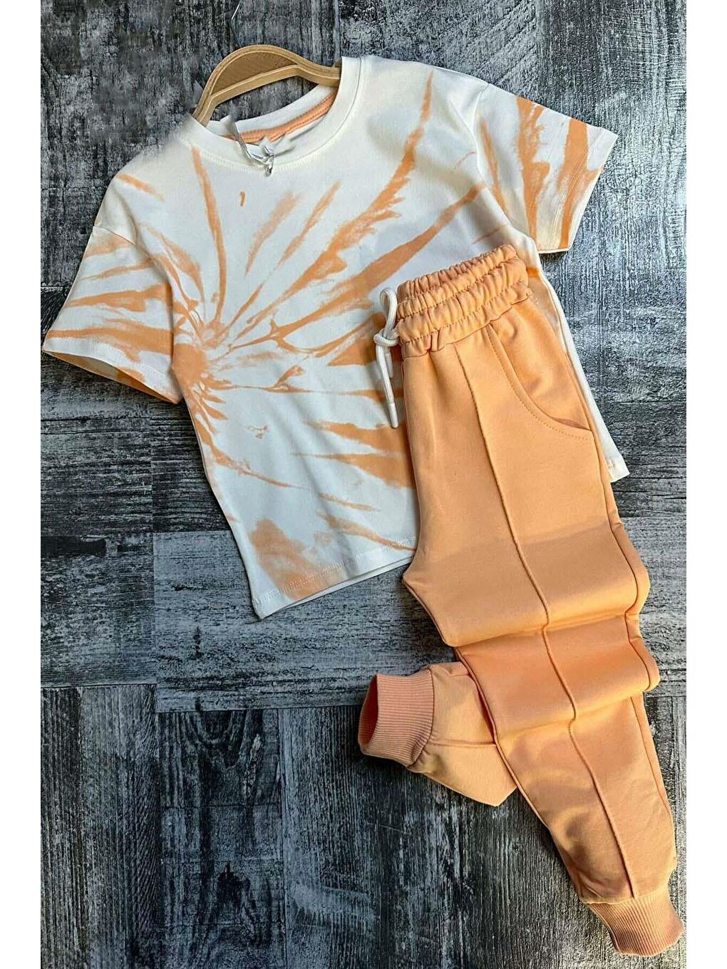 Pembe Kız Çocuk Bisiklet Yaka Boya Desenli T-Shirt Cımalı Somon Eşofman Takım