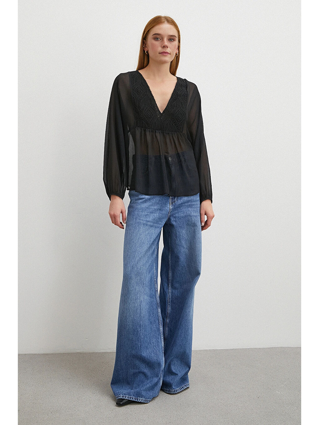 V Yaka Dantelli Transparan Bluz Siyah-1