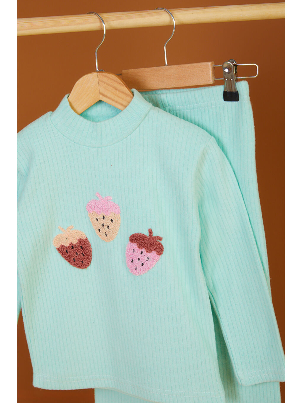 Yeşil Kız Çocuk Mint Çilek Nakışlı İkili Takım - 26552-1