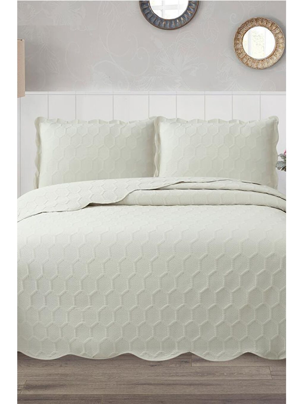 Cenevre Elyaf Dolgulu Çift Kişilik 240x260 Cm Yatak Örtüsü Bej