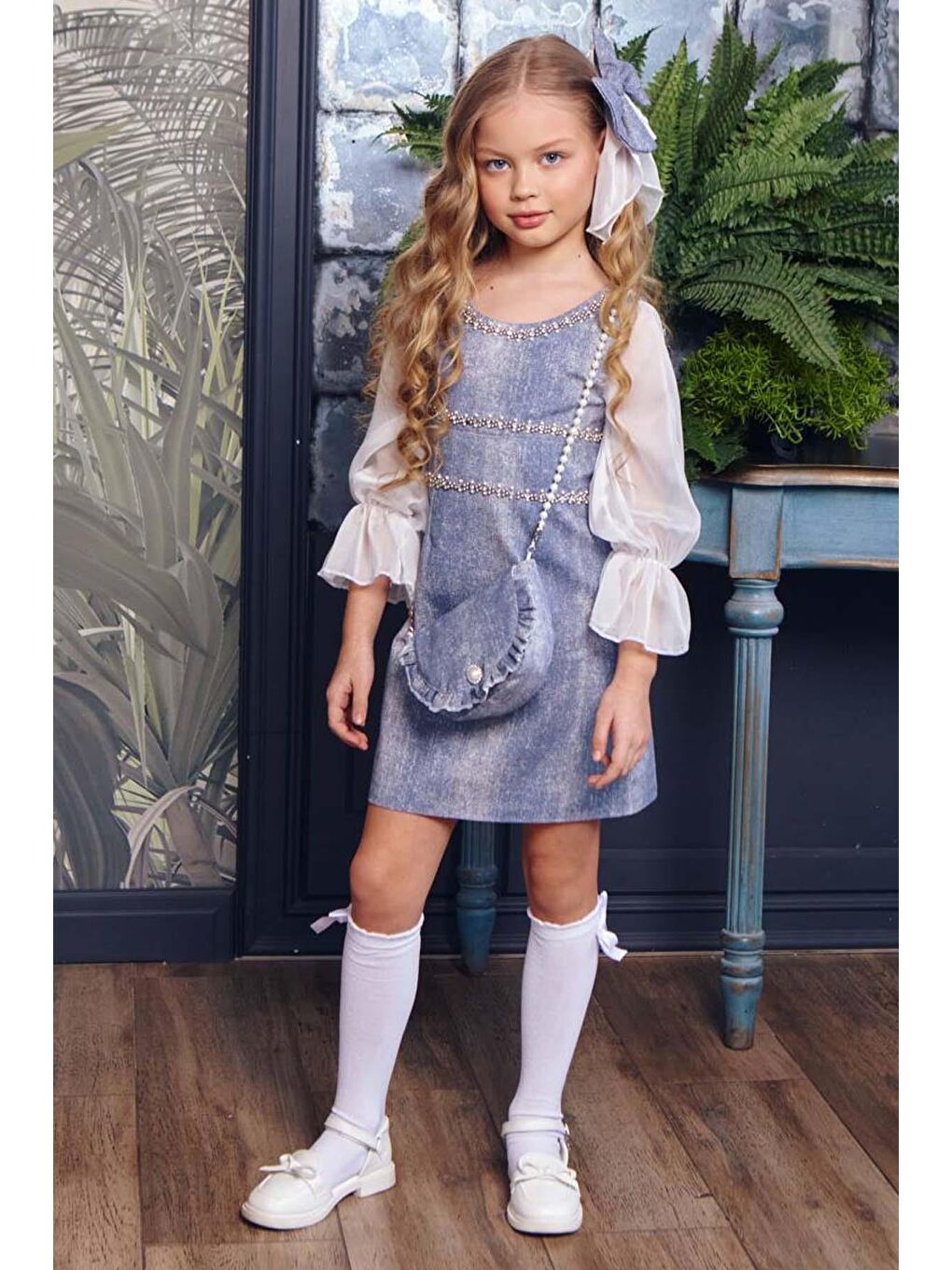 Kız Çocuk Yakası ve Üzeri İnci Şerit İşlemeli Gradyan Mavi Jean Elbise