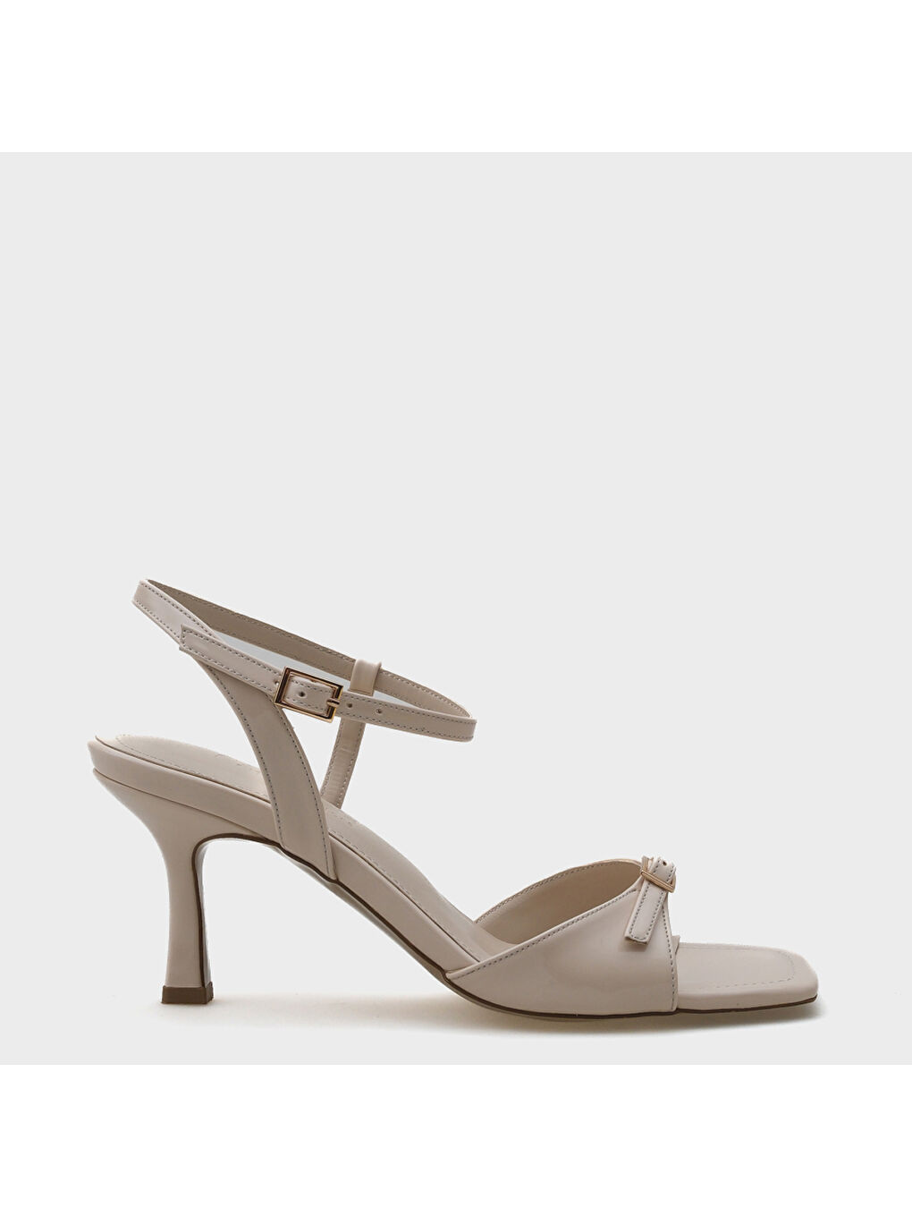 Ekru Dale Orta Topuklu Bilekten Bantlı Tokalı Kadın Sandalet
