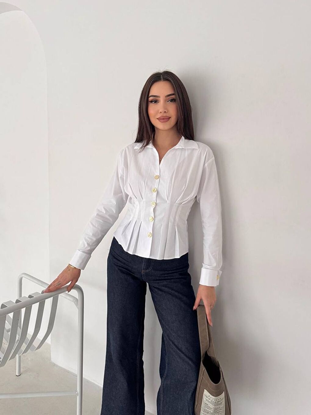Kadın Korse Detaylı Gold Düğmeli Beyaz Gömlek