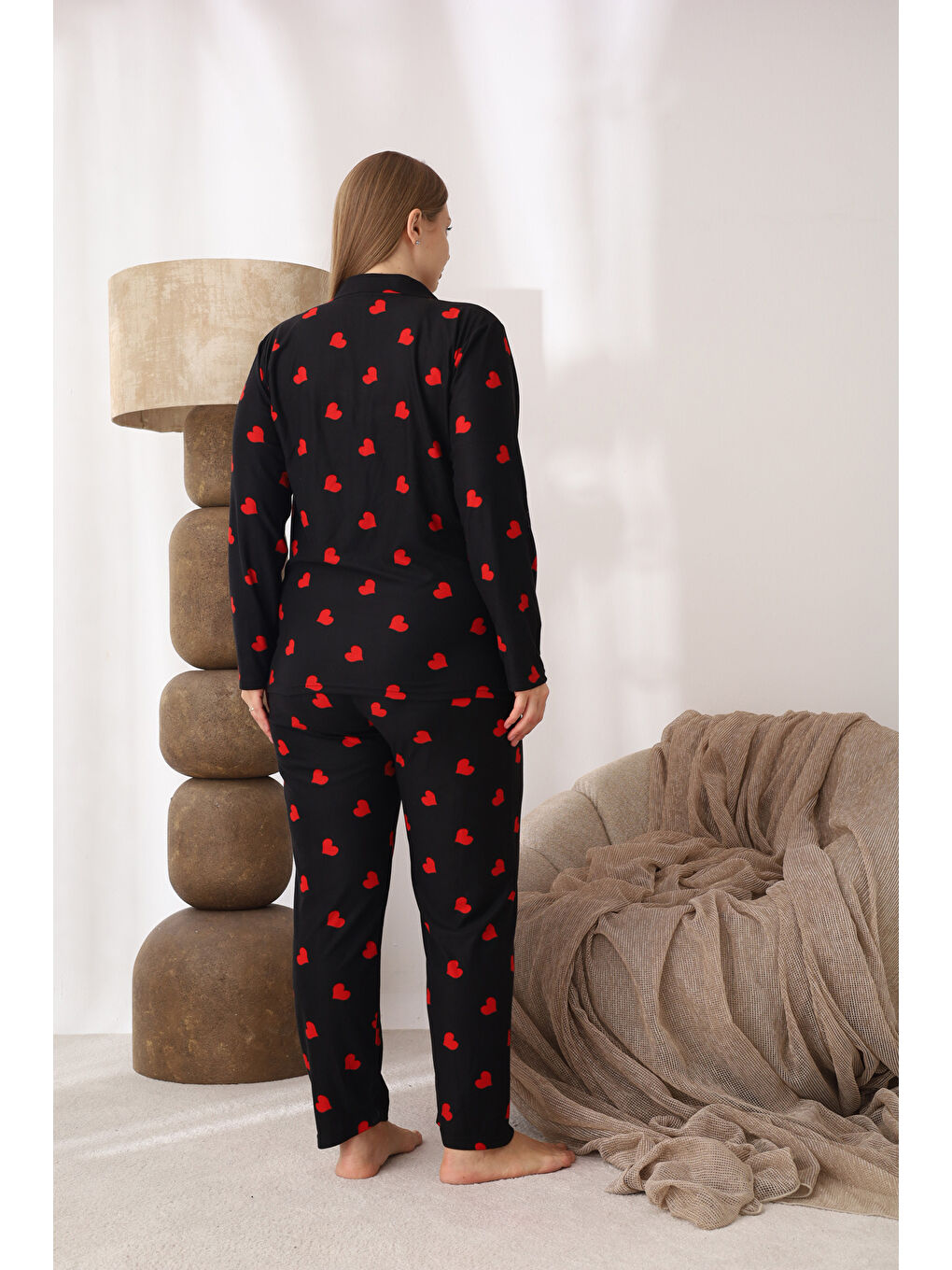 Siyah Boydan Düğmeli Kalp Desenli Süet Kumaş Büyük Beden Kadın Pijama Takımı 555-4