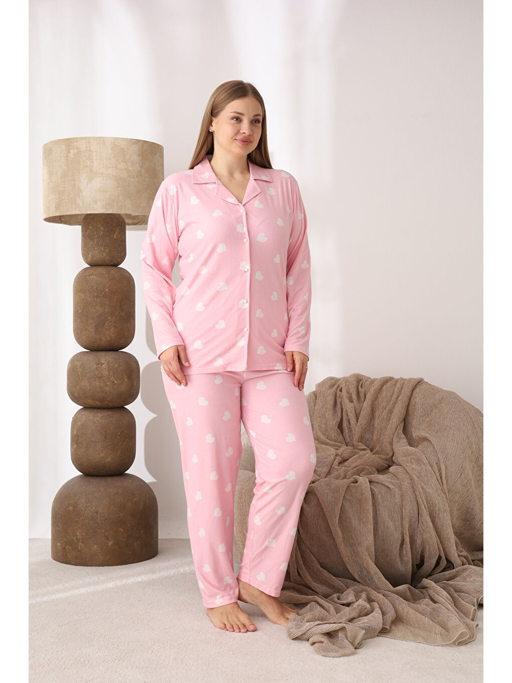 Pembe Boydan Düğmeli Kalp Desenli Süet Kumaş Büyük Beden Kadın Pijama Takımı 555-1