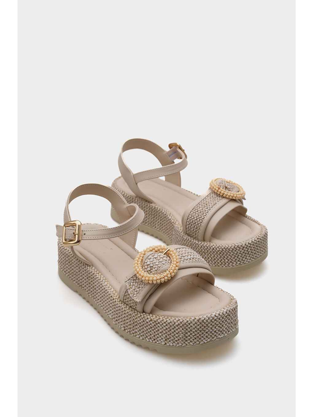 Bej Vanda Ahşap Tek Tokalı Leoparlı Hasırlı Dolgu Topuklu Kadın Sandalet-1