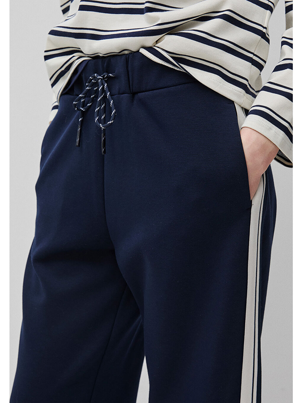 Kadın Lacivert Pamuk ve Modal Karışımlı Yanları Şeritli Düz Paça Eşofman Altı-3