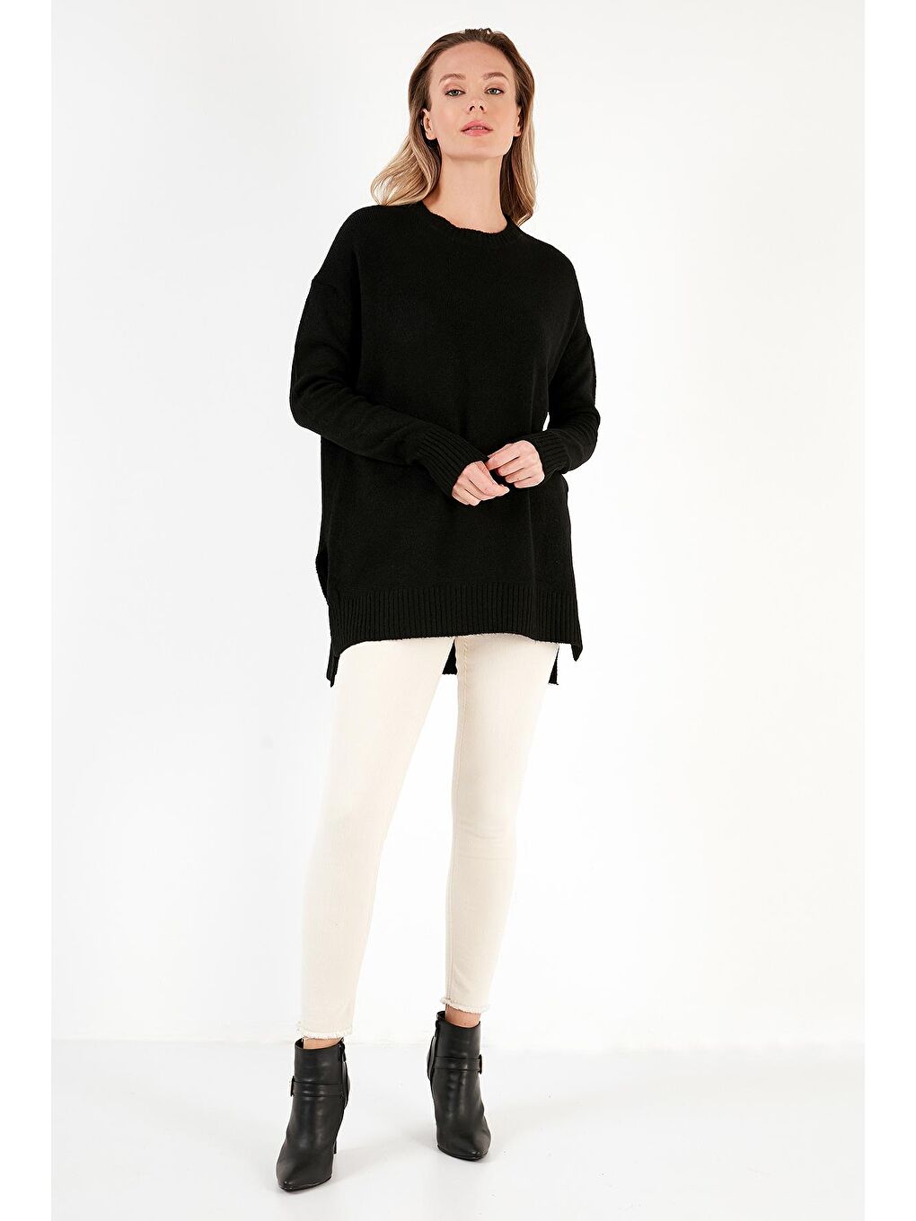 Siyah Rahat Kesim Yırtmaç Detaylı Bisiklet Yaka Kadın Kazak 4616142Y-2