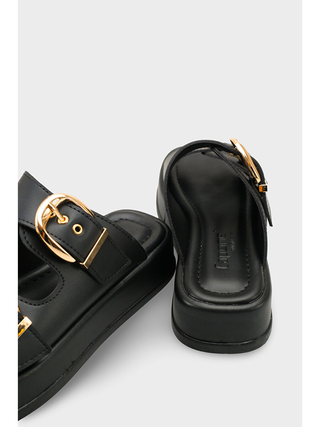 Siyah Vivien Dolgu Topuklu Çift Bantlı Tokalı Kadın Terlik-3