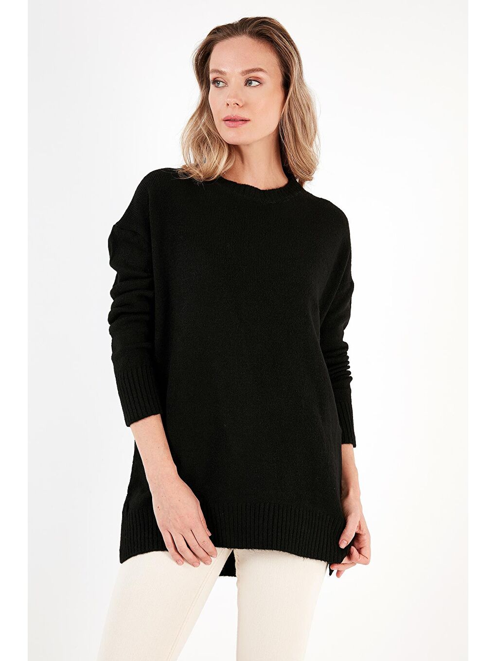 Siyah Rahat Kesim Yırtmaç Detaylı Bisiklet Yaka Kadın Kazak 4616142Y-4