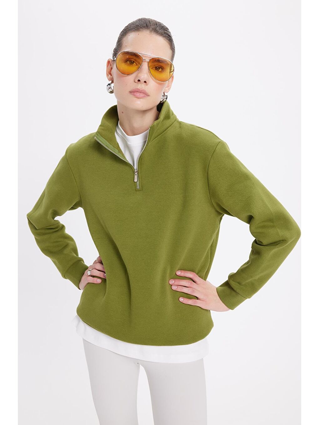 Kadın Relax Fit Rahat Kesim Pamuklu İçi Polarlı Yarım Fermuarlı Haki Dik Yaka Sweatshirt-1