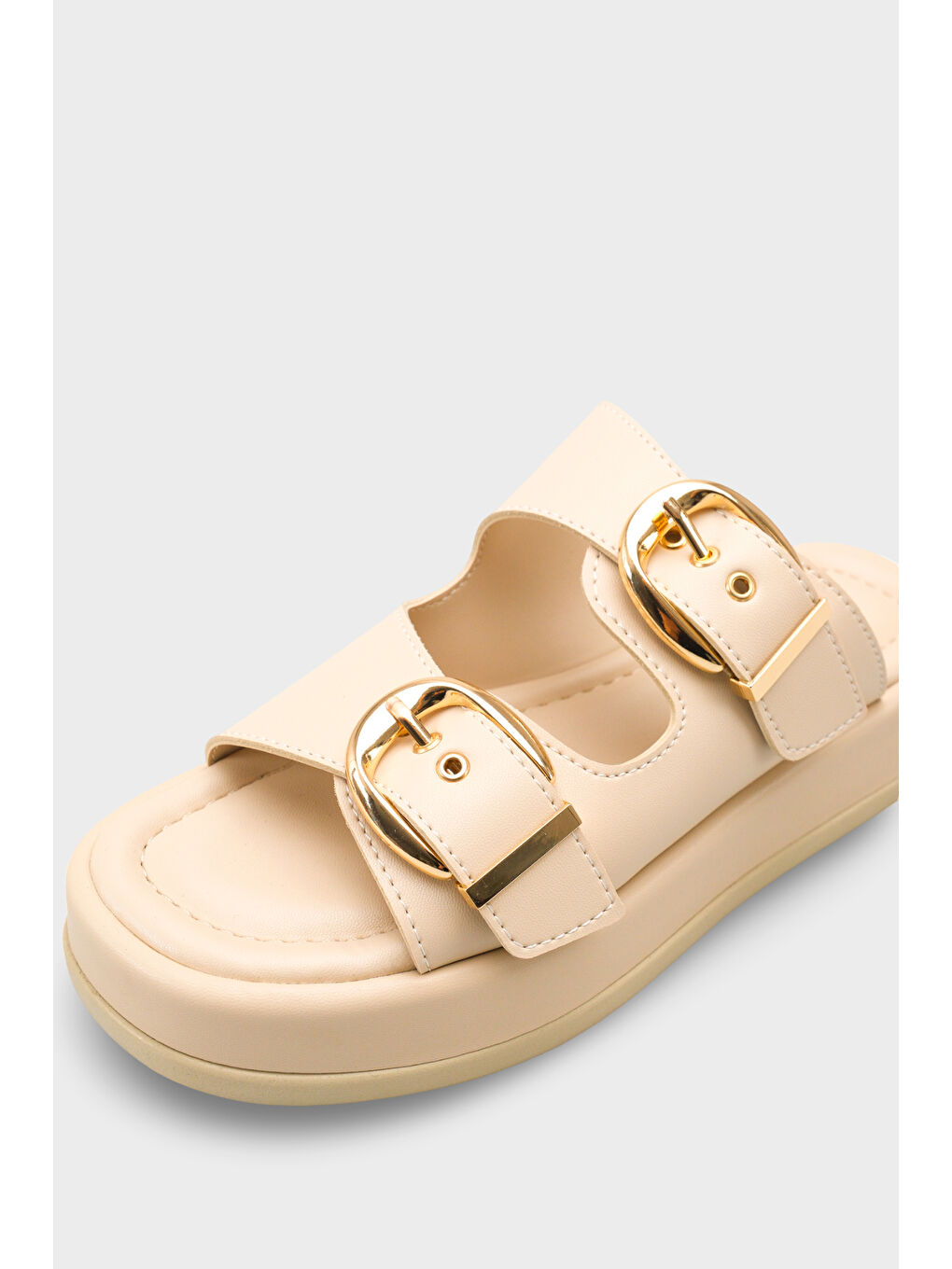 Bej Vivien Dolgu Topuklu Çift Bantlı Tokalı Kadın Terlik-2