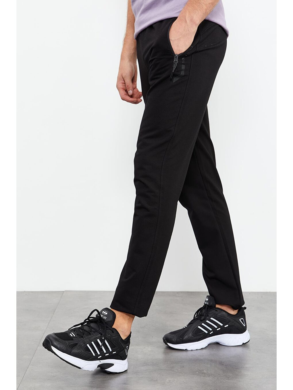 Siyah Fermuar Cepli Yazı Detaylı Standart Kalıp Klasik Paça Erkek Eşofman Alt - 84744-1